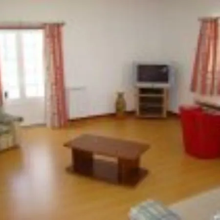 Residencial Pica Pau 3* Estoril